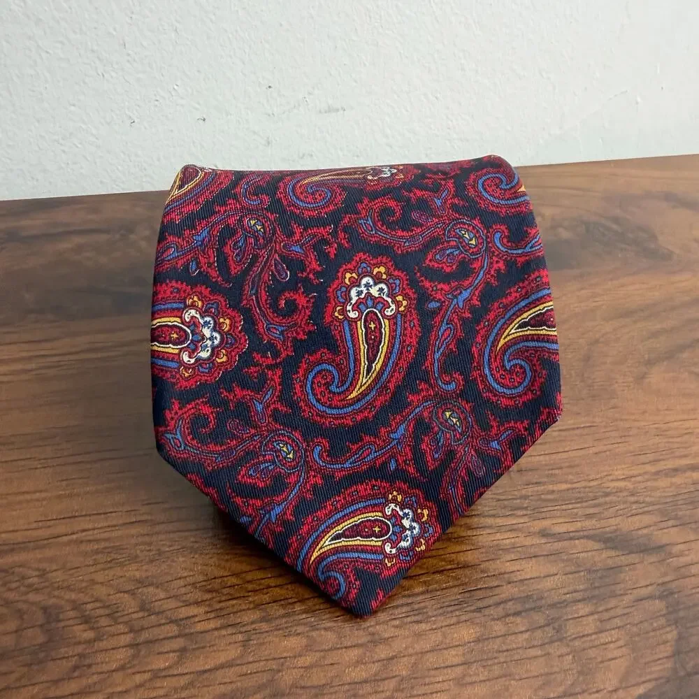 Brooks Brothers Makers Men's Red Black & Blue Paisley Silk Necktie 58 x 3.5 in.‎